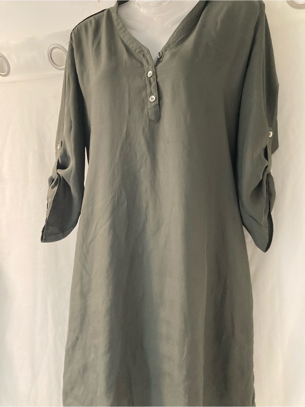 Reitmans Women’s Olive Green Roll-Tab Sleeve Tunic Top Size M